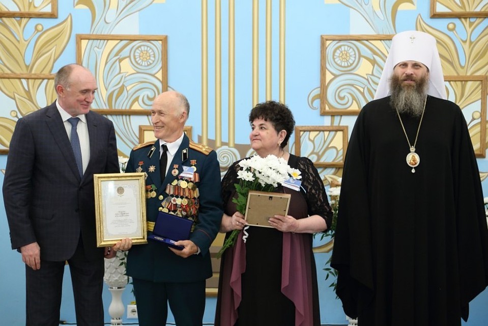 В Челябинске медалями наградили 16 супружеских пар. Фото: пресс-служба губернатора.