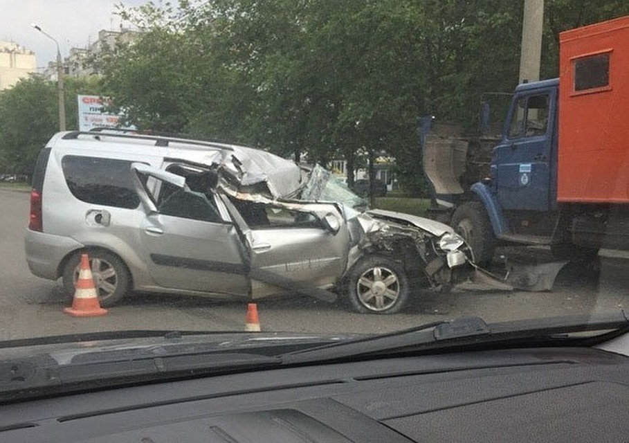 Машина сильно покорежена. Фото: «ЧП ДТП Челябинск»