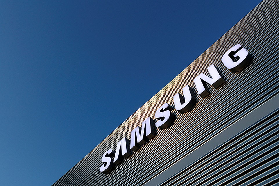 Ходят слухи, что первый складной телефон от Samsung может стоить около 1850 долларов