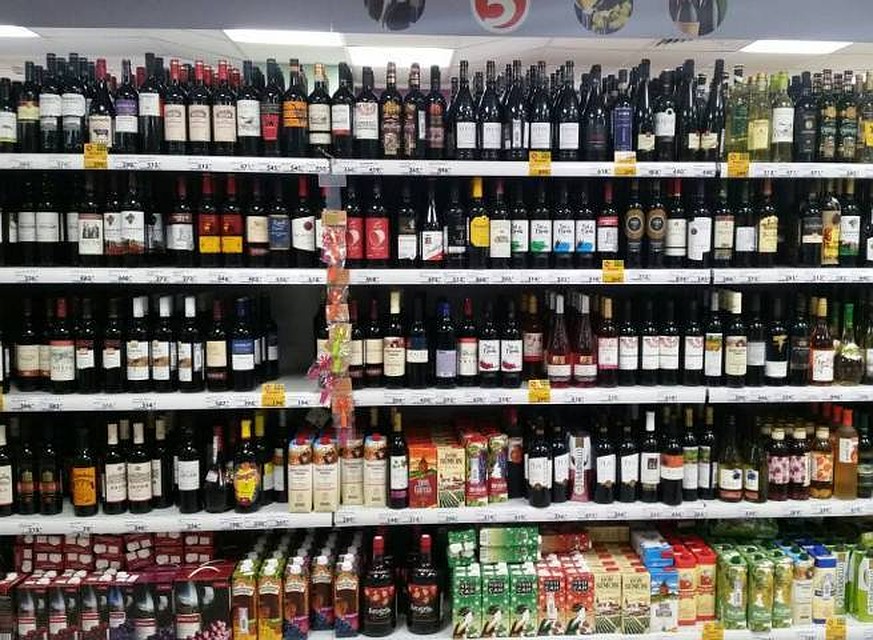 Всего в 2017 году от отравления алкоголем в России погибли 12 008 человек