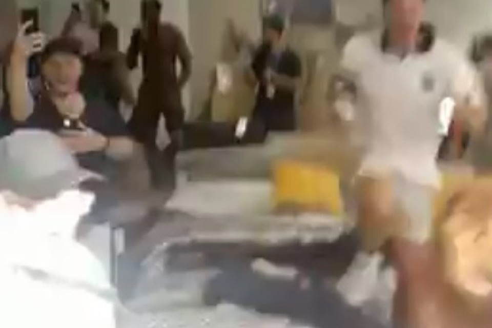 Английские болельщики разгромили IKEA после победы над Швецией на ЧМ-2018