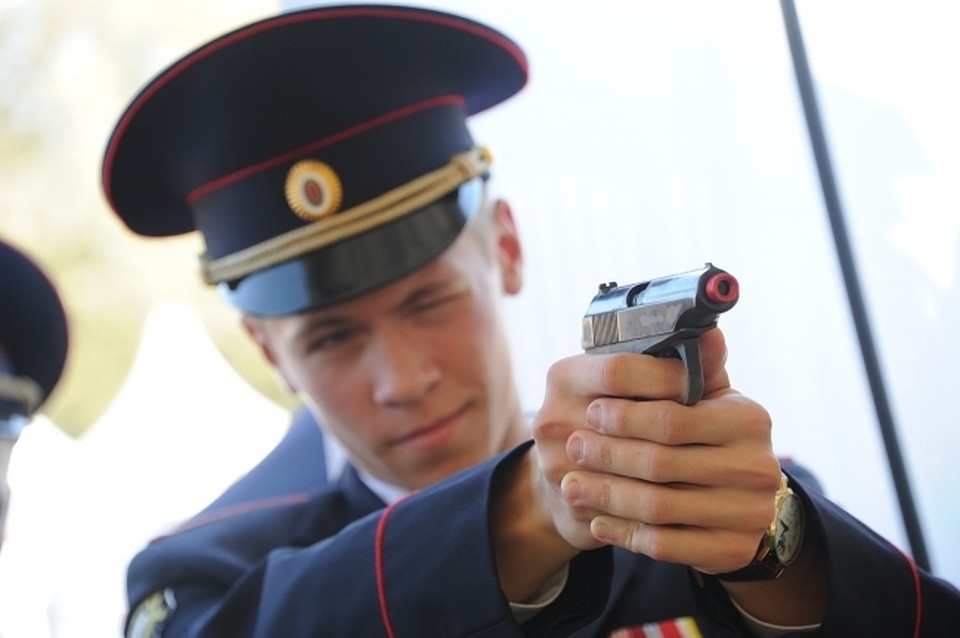 Полицейский в Хабаровске задержал грабителя выстрелом в ногу