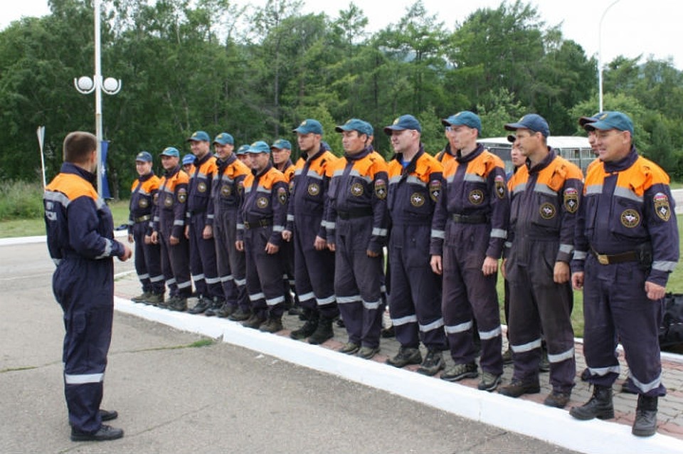 Иркутские спасатели отправились в Забайкальский край на помощь в ликвидации последствий паводка. Фото: ГУ МЧС России по Иркутской области.