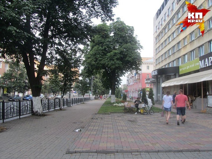 В городе стоит жаркая погода