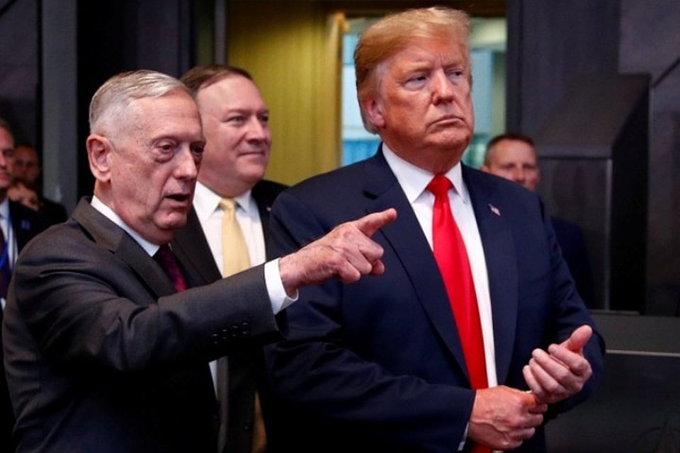 Дональд Трамп на саммите в Брюсселе. Рядом с ним – шеф Пентагона Мэттис, чуть позади – и.о. госсекретаря США Майк Помпео