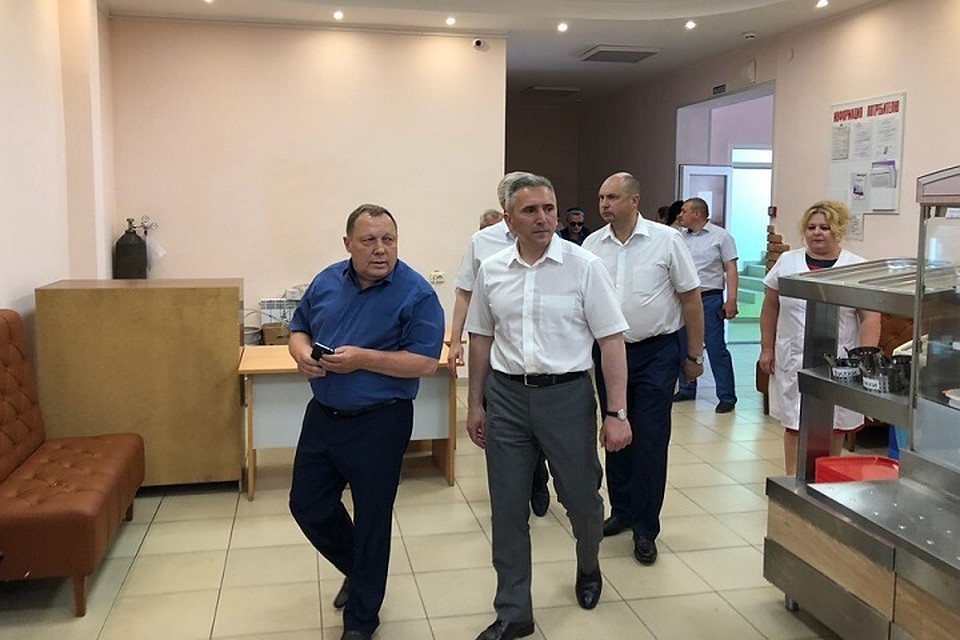 Александр Моор осмотрел строительство комплекса придорожного сервиса в Абатском районе