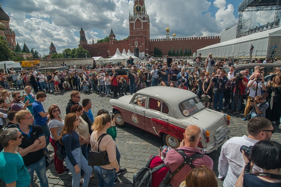 Отмашку под бой кремлевских курантов даст призер многочисленных автогонок Николай Фоменко. Фото: РАМК