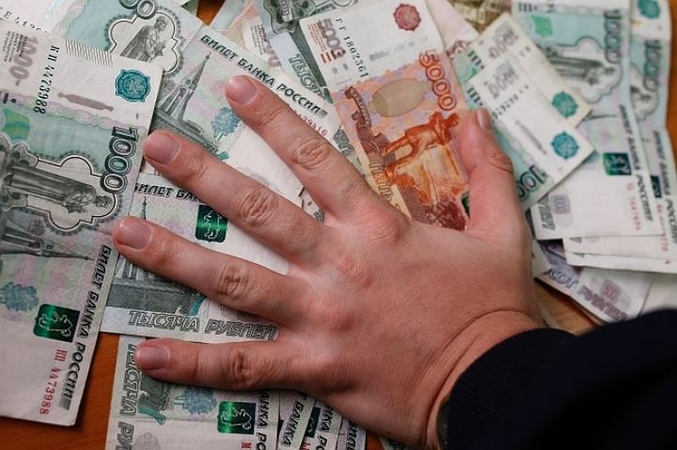 Жителя Хабаровска осудят за дачу взятки сотруднице сахалинской больницы