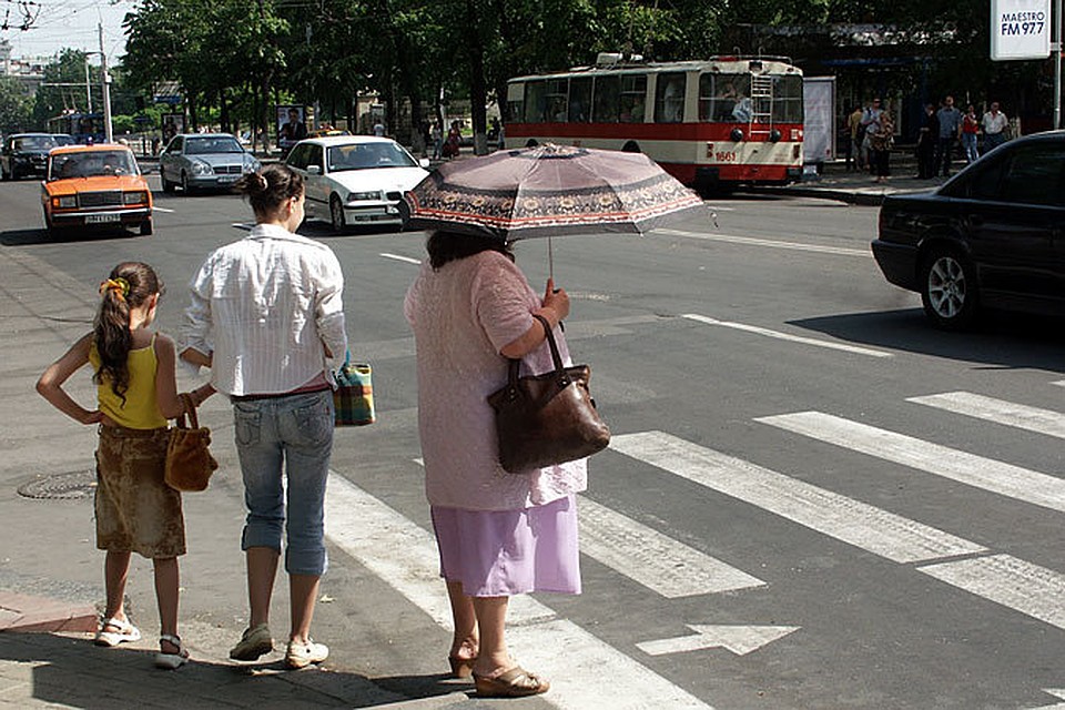 Жара не отступает.