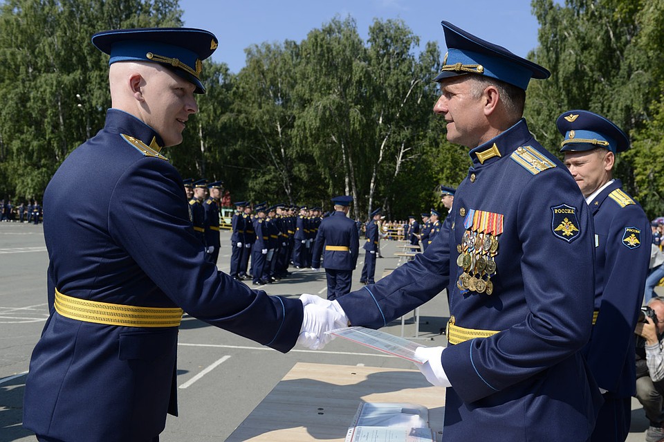 13 выпускников ЧВВАКУШа получили красные дипломы. Фото: группа ЧВВАКУШ vc.com