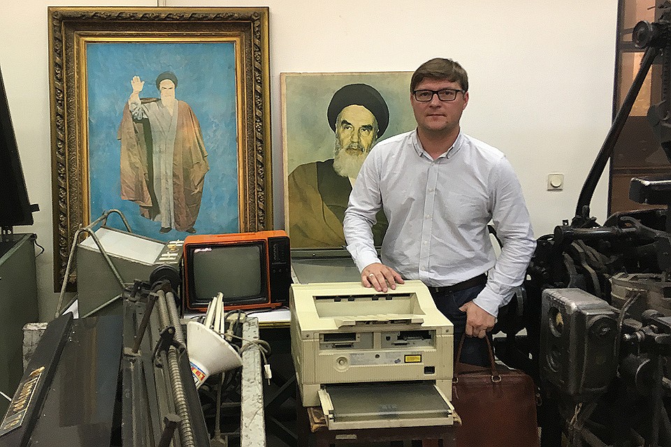 Наш обозреватель Валерий Рукобратский отправился в Иран, чтобы понять как уже десятки лет эта страна живет под жесточайшими американскими санкциями - и все равно остается мощнейшей в регионе