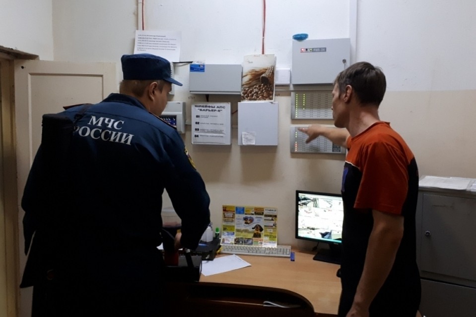 За нарушения требований пожарной безопасности в ТК «Урал» привлечено 17 сотрудников. Фото: ГУ МЧС России по Челябинской области.