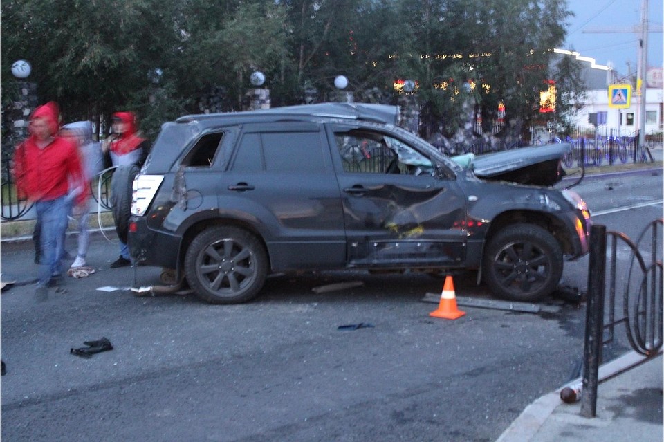ДТП в Салехарде: при столкновении 3 автомобилей пострадали пассажиры и водитель Фото: Госавтоинспекция ЯНАО