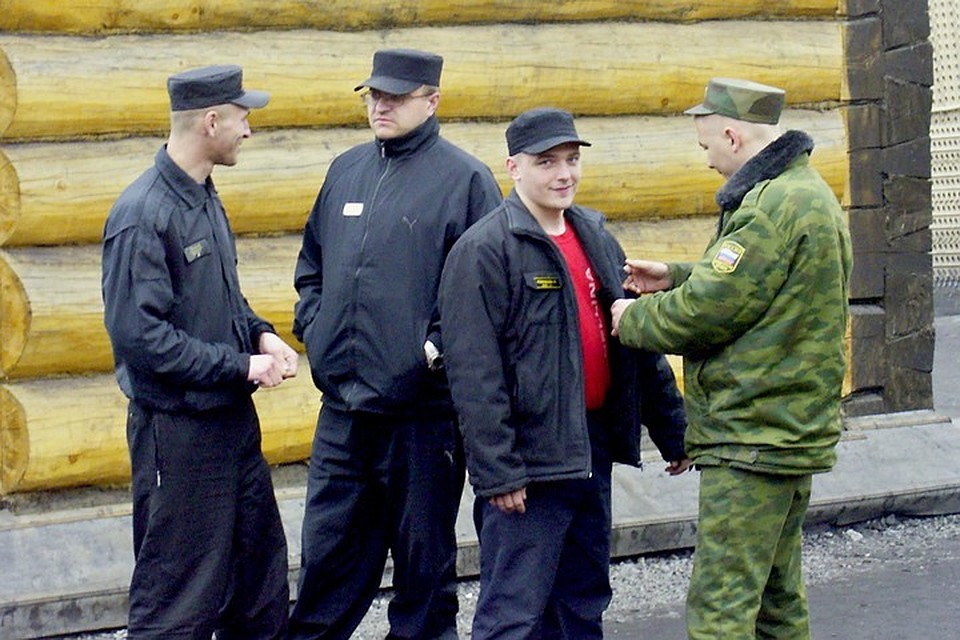 В Мурманской области обитатели колоний зарабатывают, в среднем, в 3 раза меньше, чем рядовые граждане.