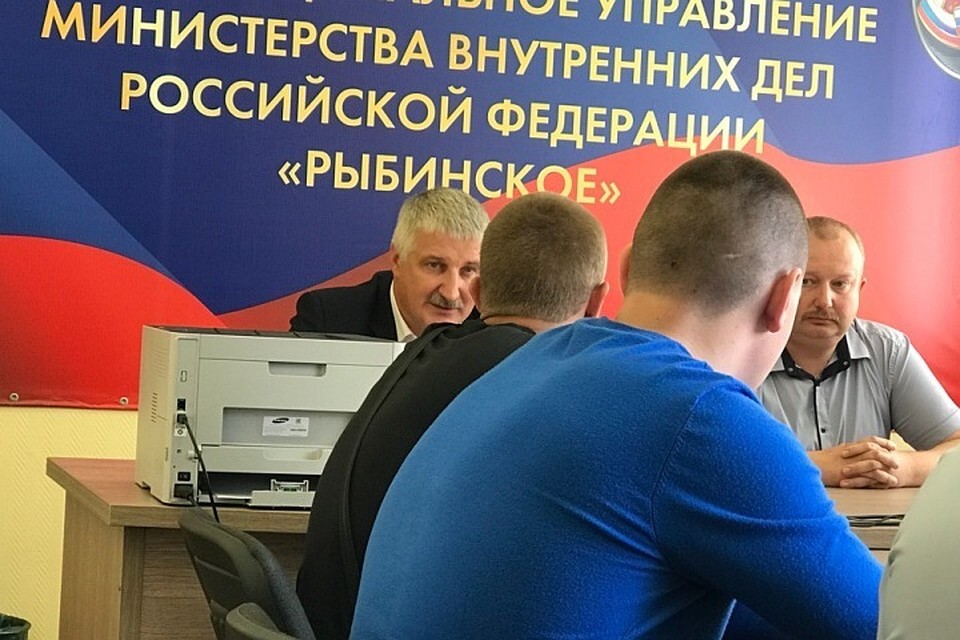 С вандалами встретился мэр Рыбинска и глава местной полиции