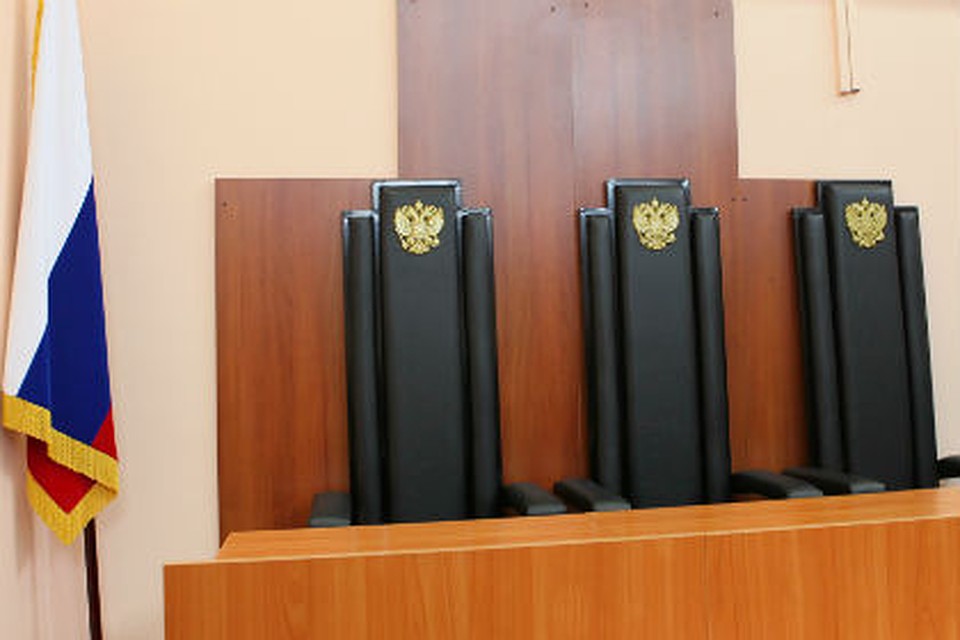 Злоумышленник похитил из дома имущество на сумму около 5 тысяч рублей, а со злополучной банковской карты успел потратить только 1 тысячу, после этого его задержали.