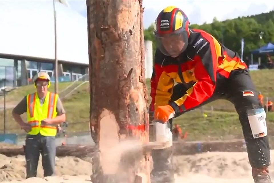 В норвежском Лиллехаммере прошло первенство мира среди лесорубов. Фото: кадр Youtube
