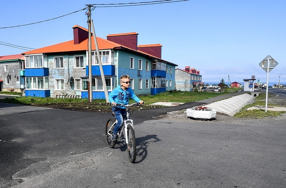 Ребенка увезли в городскую больницу №1. У него черепно-мозговая травма, перелом носа и множественные ссадины.