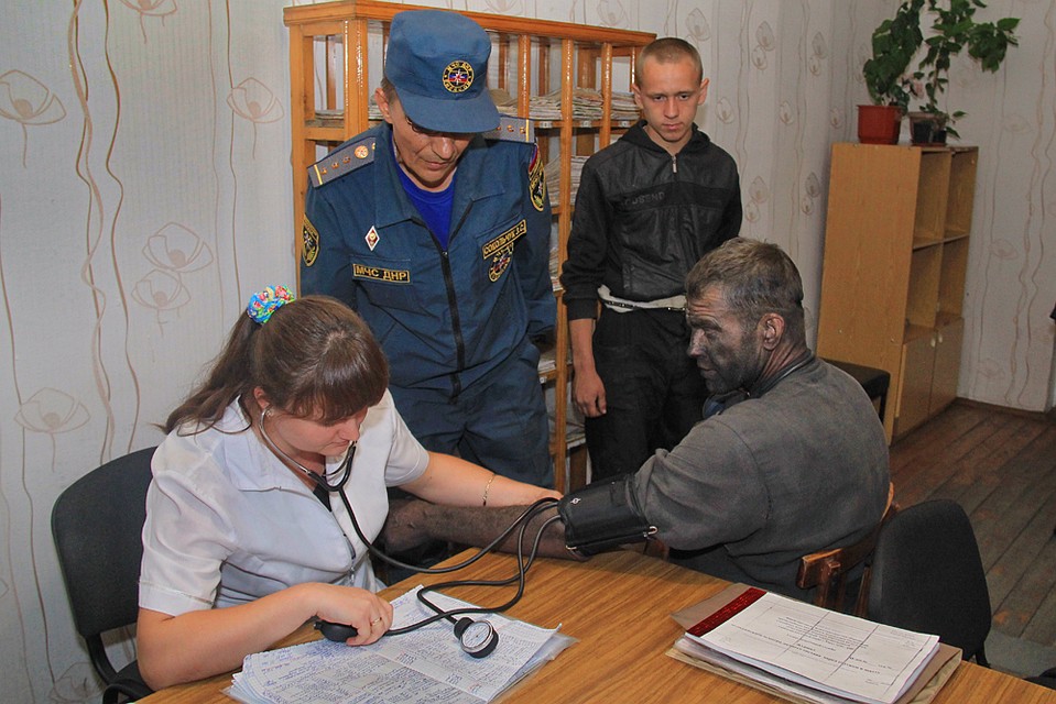 Медицинская помощь вызволенным из подземного плена не понадобилась. Фото: МЧС ДНР