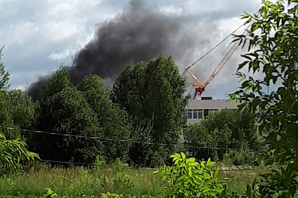 В Зуевке снова горела строящаяся школа. Фото: Евгений АНДРОНИК