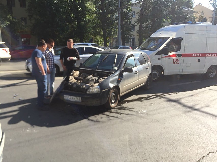 У "Калины" оказалась повреждена передняя часть