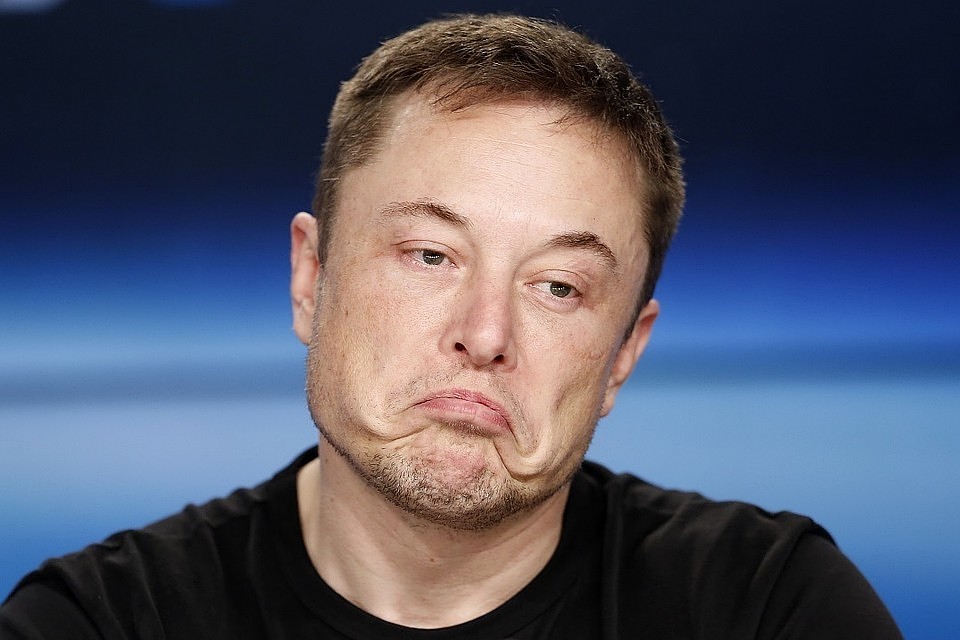 Акционеры Tesla хотят засудить Илона Маска за твиты о выкупе компании