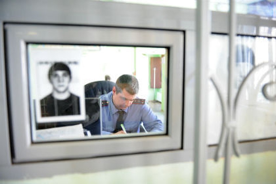 Омичка оставила свой транспорт в мастерской на улице 20 лет РККА, чтобы автослесарь починил резонатор и заднюю подвеску. Мастер пообещал справиться за 3 дня и взял предоплату - 2 тысячи рублей.