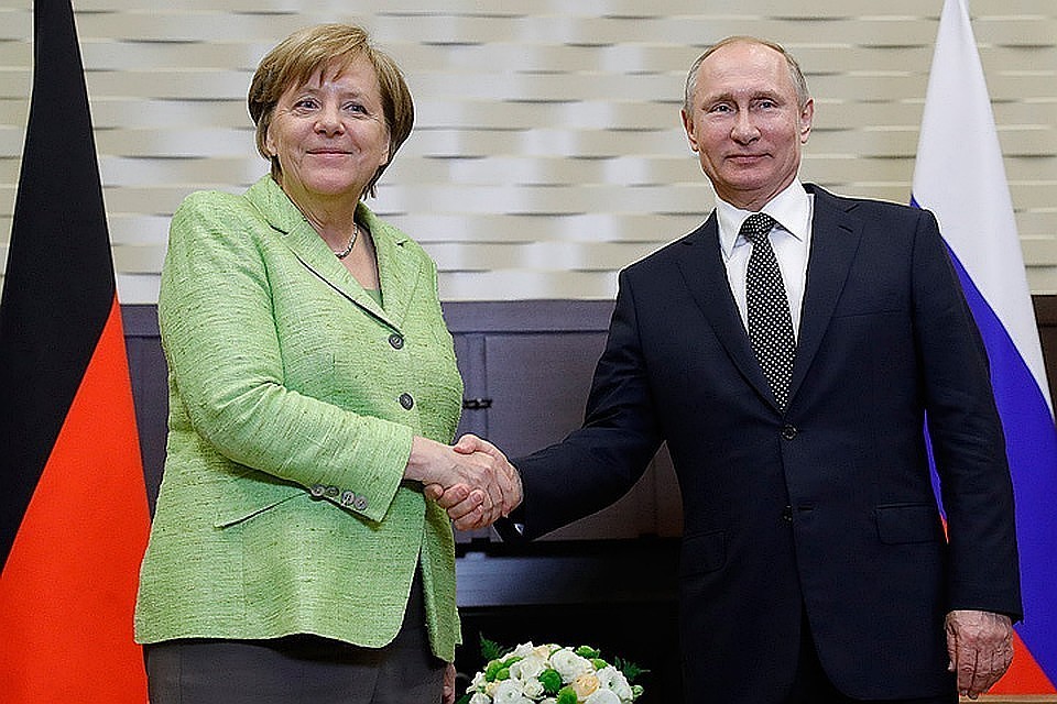 Федеральный канцлер Германии Ангела Меркель и президент России Владимир Путин. ФОТО: Михаил Метцель/ТАСС
