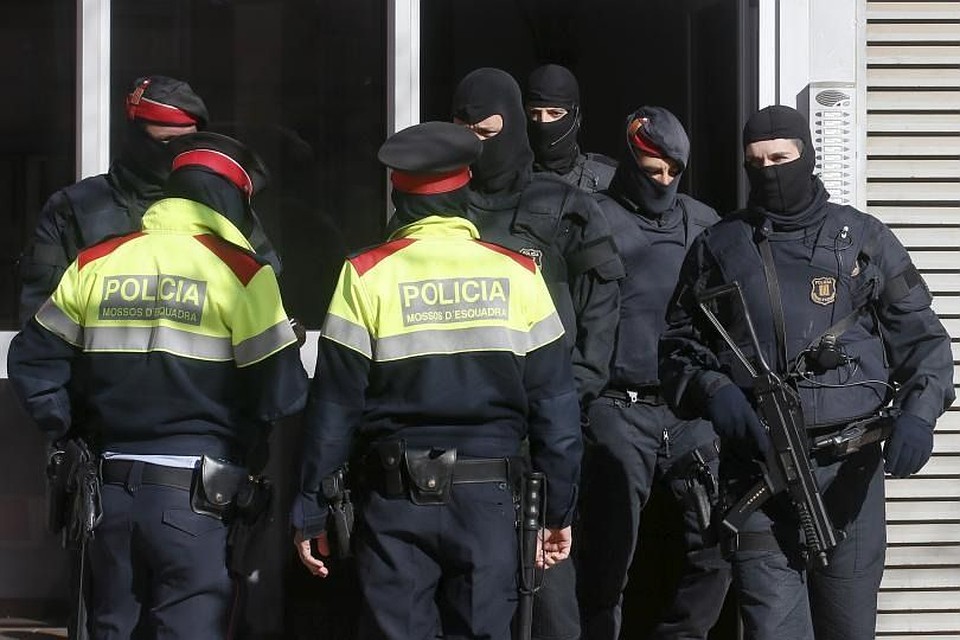 В Каталонии ликвидировали вооруженного ножом мужчину, попытавшегося напасть на полицейских