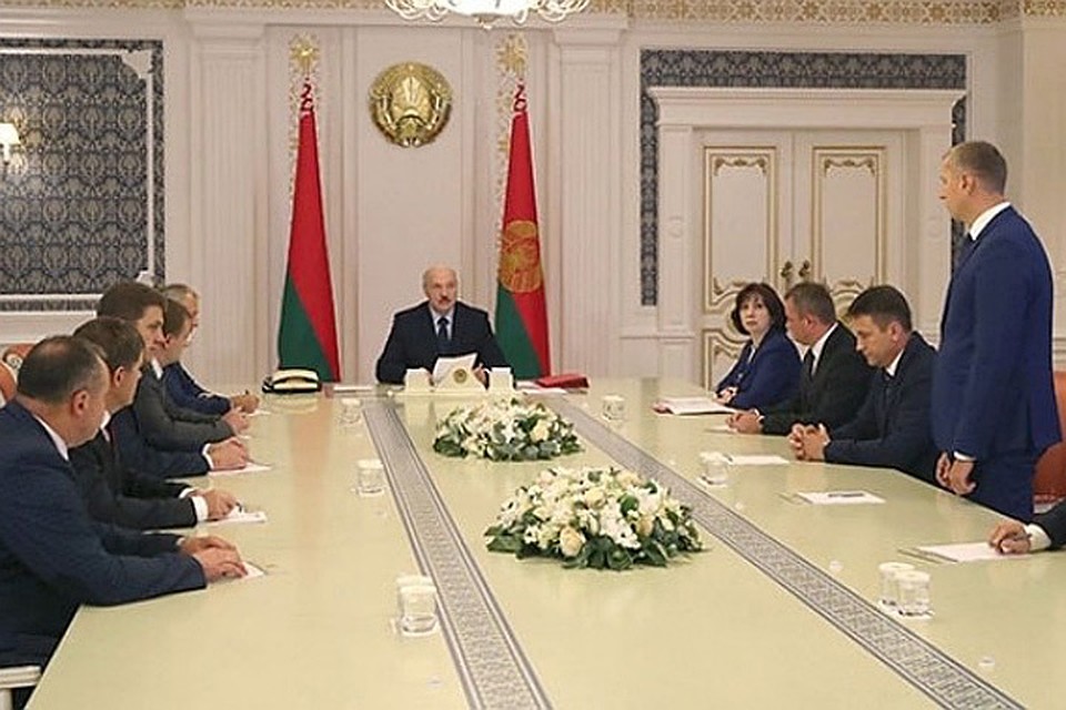 Президент дал оценку комментариям в СМИ и интернете в свой адрес после назначения нового руководства правительства. Фото: пресс-служба президента.