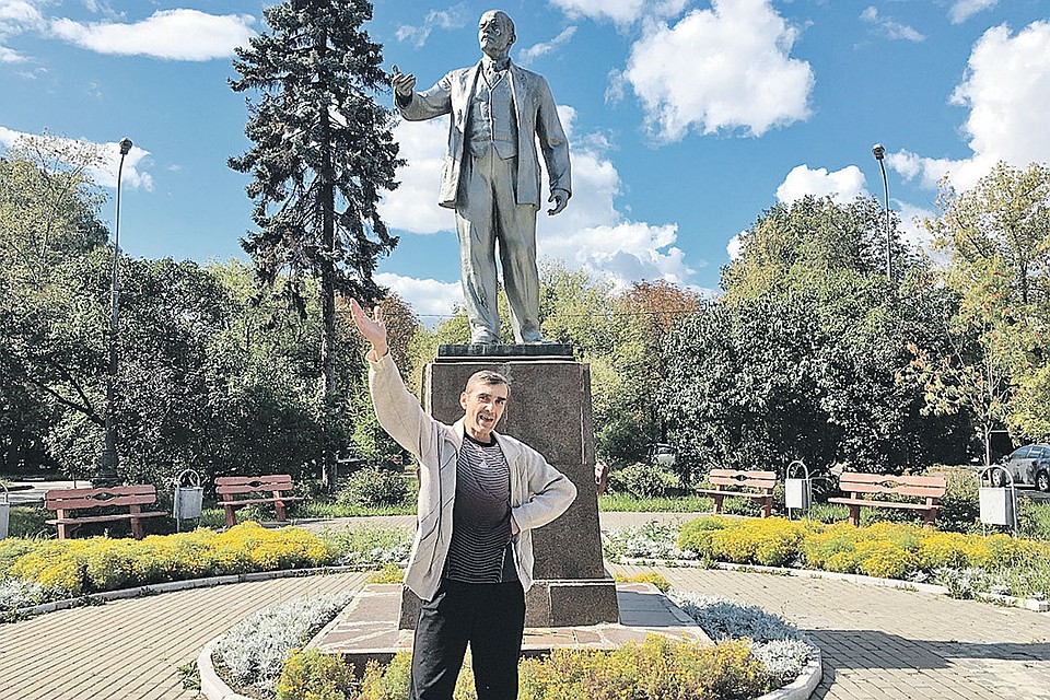 Жене Евсееву нравится жизнь в Курьянове, который словно застыл в советском прошлом...