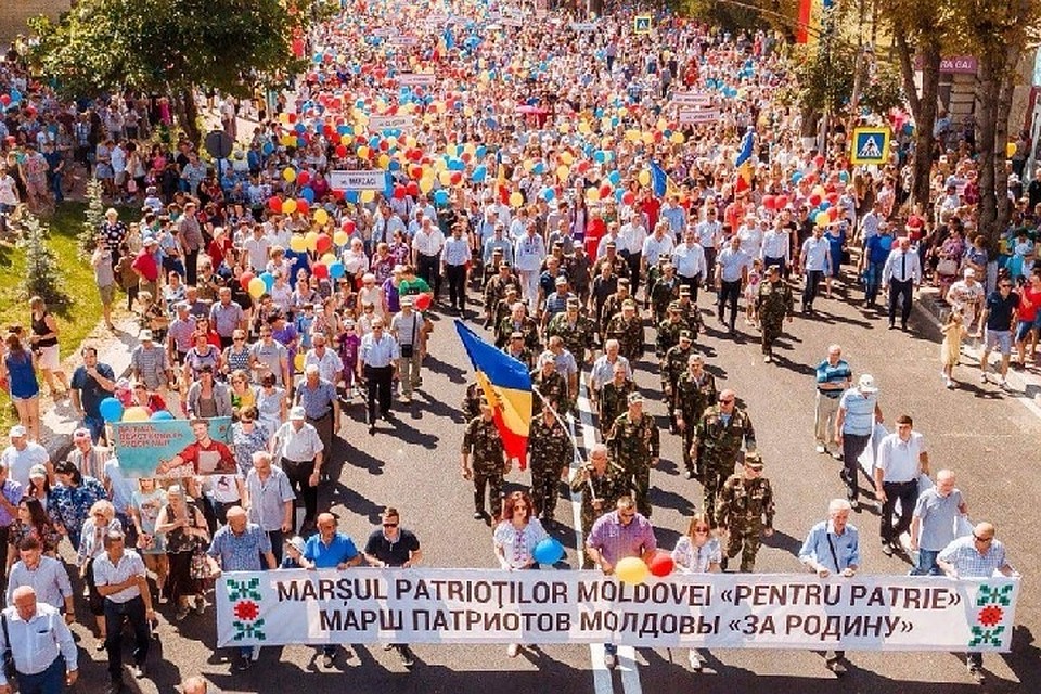 В Марше Патриотов приняли участие более 20 тысяч человек. Фото: orhei.md