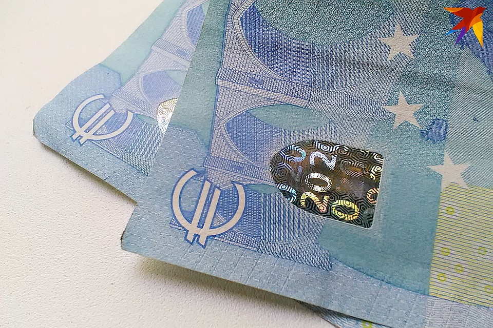 В четверг евро подорожал до 2,4318 рубля