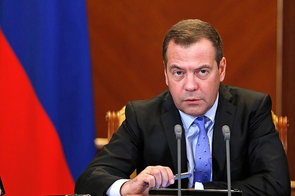 Премьер-министр РФ Дмитрий Медведев во время совещания о расходах бюджета в части промышленности, транспорта,цифрового развития и ТЭК. ФОТО Дмитрий Астахов/пресс-служба правительства РФ/ТАСС