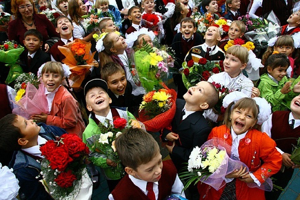 Все первоклашки получили специальные подарки.