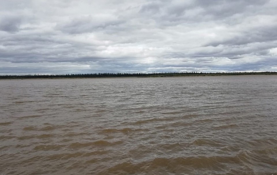 Коричневые воды реки Вилюй.