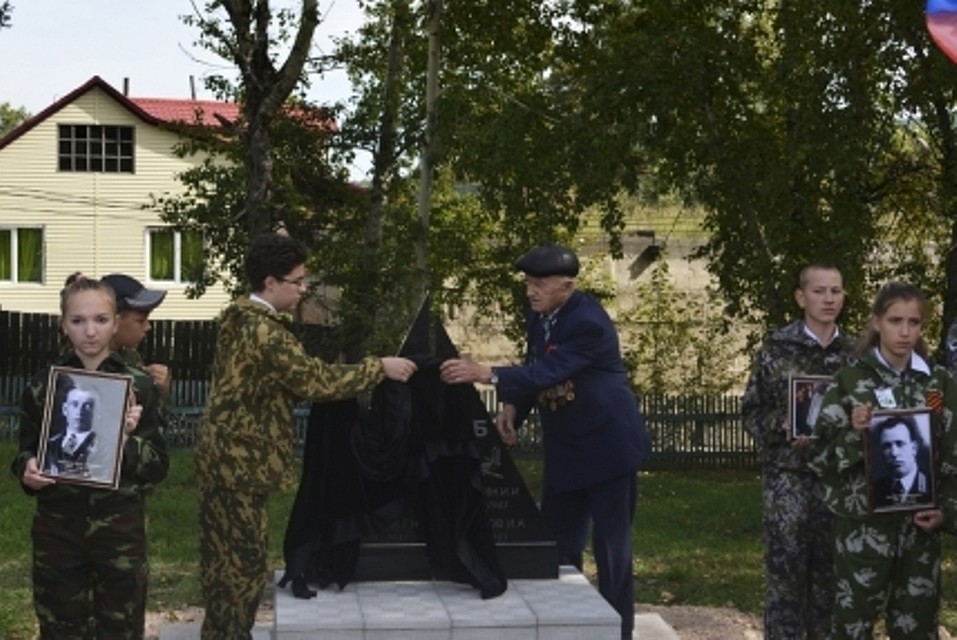 Мемориал в честь летчиков, перегонявших во времена ВОВ самолеты по трассе "Аляска-Сибирь", открыли в Иркутской области. Фото: пресс-служба ГУ МЧС по Иркутской области