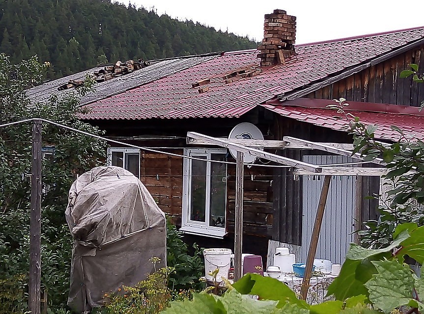 Жители Челябинской области почувствовали вибрацию примерно в 4 часа утра. У кого штукатурка, у кого черепица посыпалась... Фото: соцсети