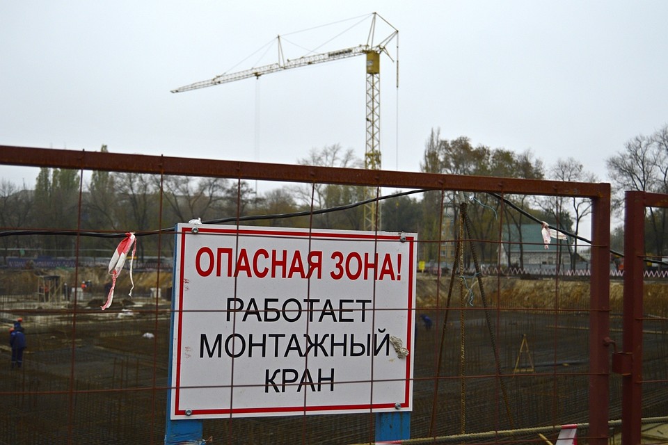 Рабочий пролетел 3 этажа