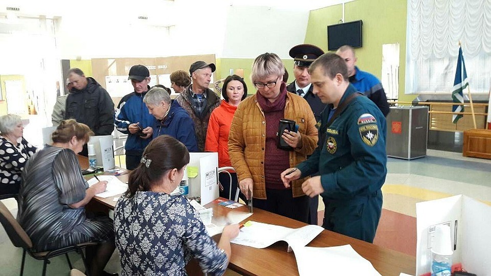 С утра на избирательные участки пошли тюменцы