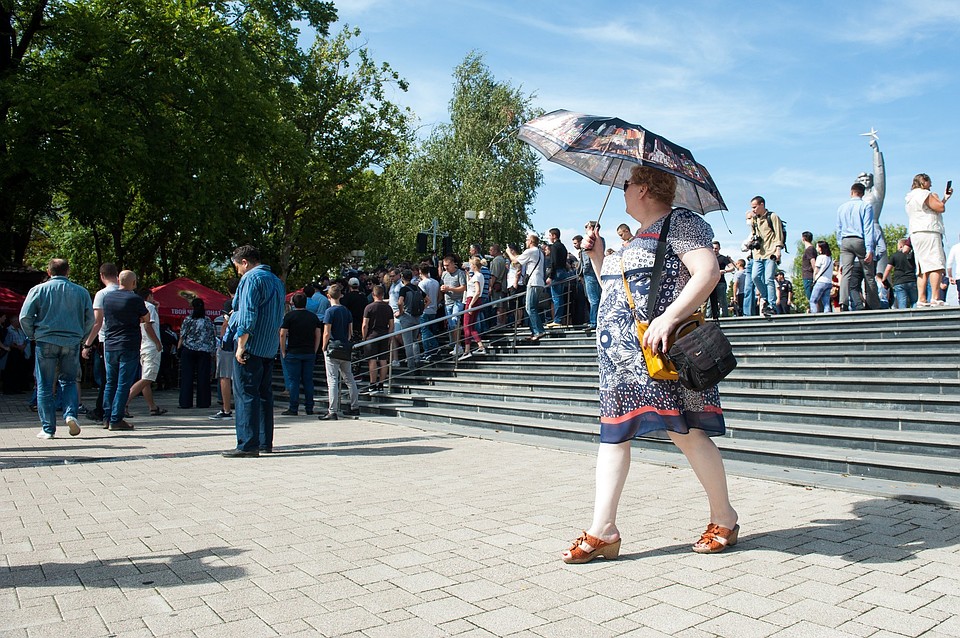 Многие на митинги оказались обычными зеваками, которые хотели посмотреть на происходящее.