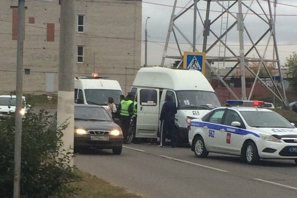 Очевидцы говорят, что мальчик ехал по переходу на красный. Фото: группа во ВКонтакте «На дорогах Магнитки! (Магнитогорск)».