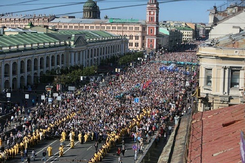 Из-за крестного хода ограничат движение в центре Петербурга.