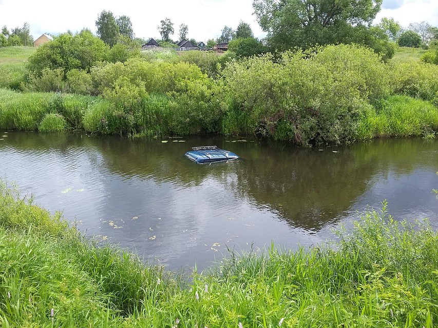 Автомобиль утонул, водитель погиб