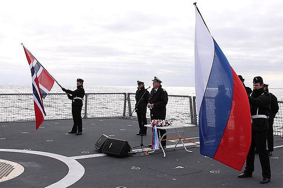 В Баренцевом море прошли традиционные учения пограничных кораблей Норвегии и России.