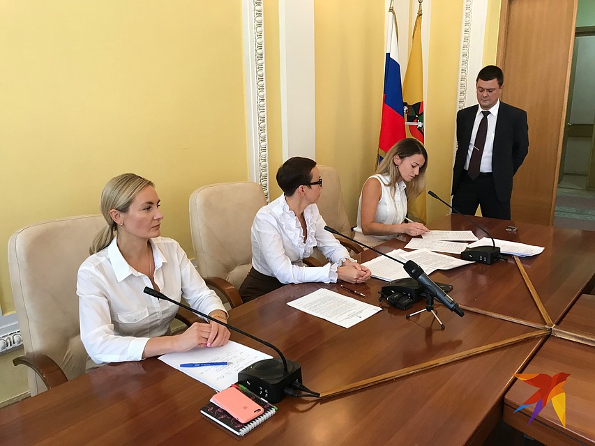 За итоговый протокол избирательной комиссии проголосовало 8 ее представителей, один человек воздержался.
