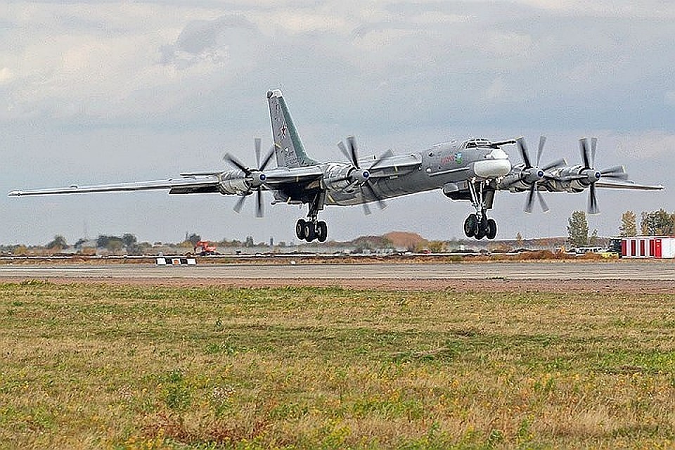Российский бомбардировщик Ту-95МС
