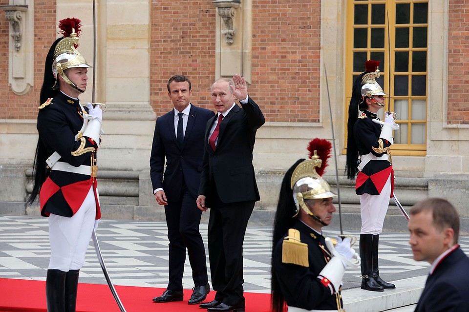 Президент Франции Эмманюэль Макрон и президент РФ Владимир Путин. Париж, 29 мая 2017 года