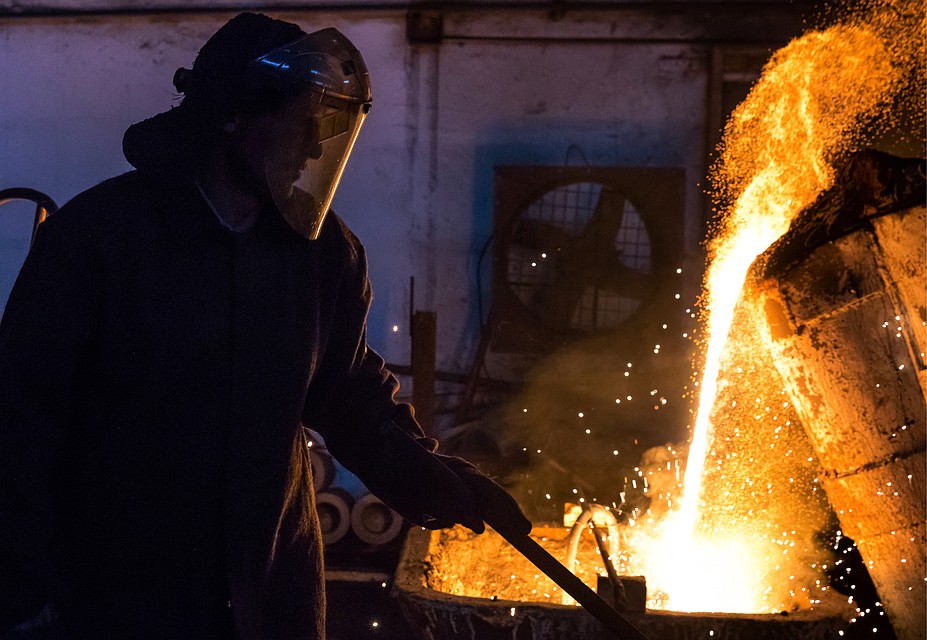 На заводе "Красный Октябрь" работает более 3000 жителей Волгограда. ФОТО Сергей Мальгавко / ТАСС