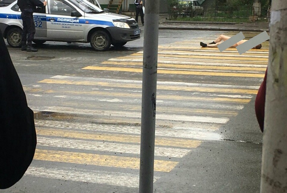 В соцсети пользователи строят догадки о его мотивах